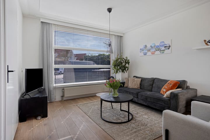 Photo 3 of Huygensstraat 7