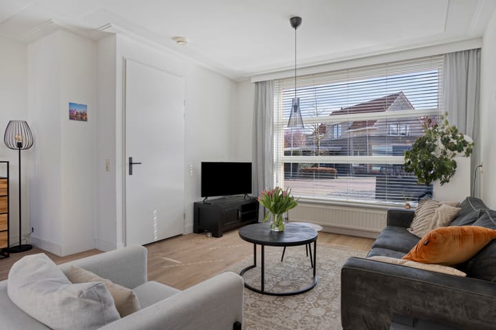 Photo 4 of Huygensstraat 7