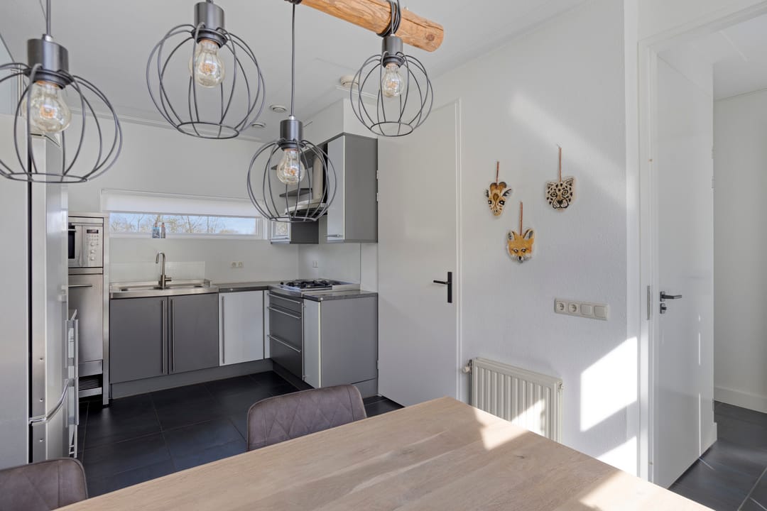 Photo 8 of Huygensstraat 7