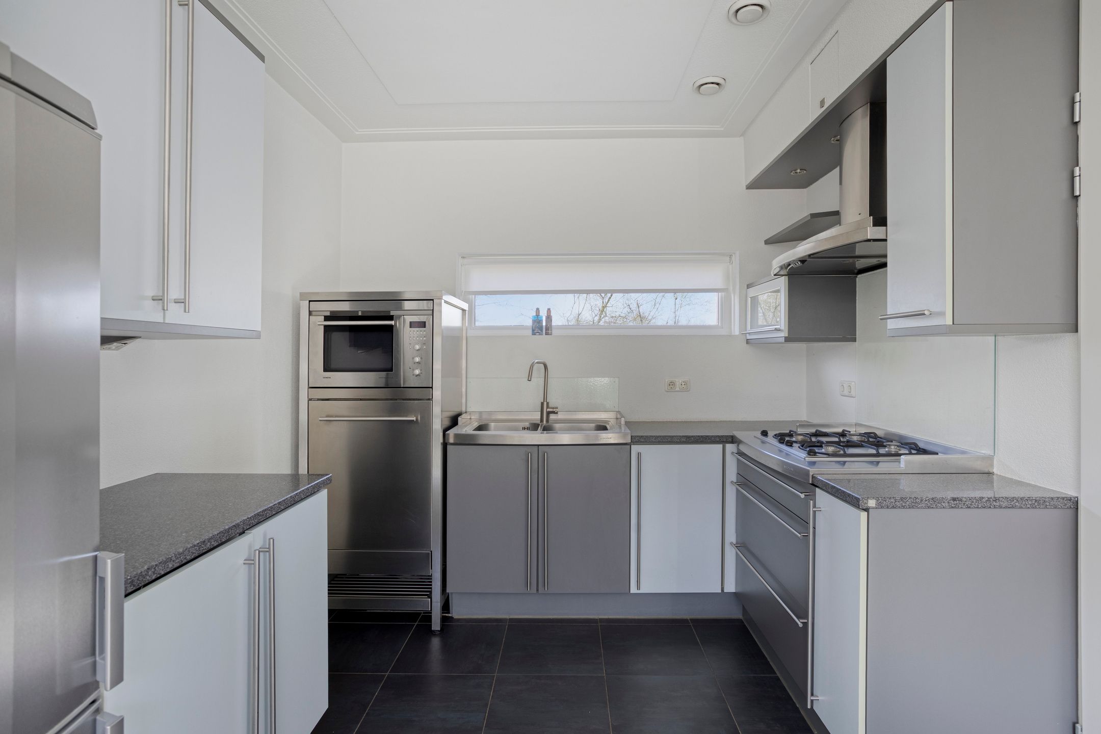 Photo 9 of Huygensstraat 7