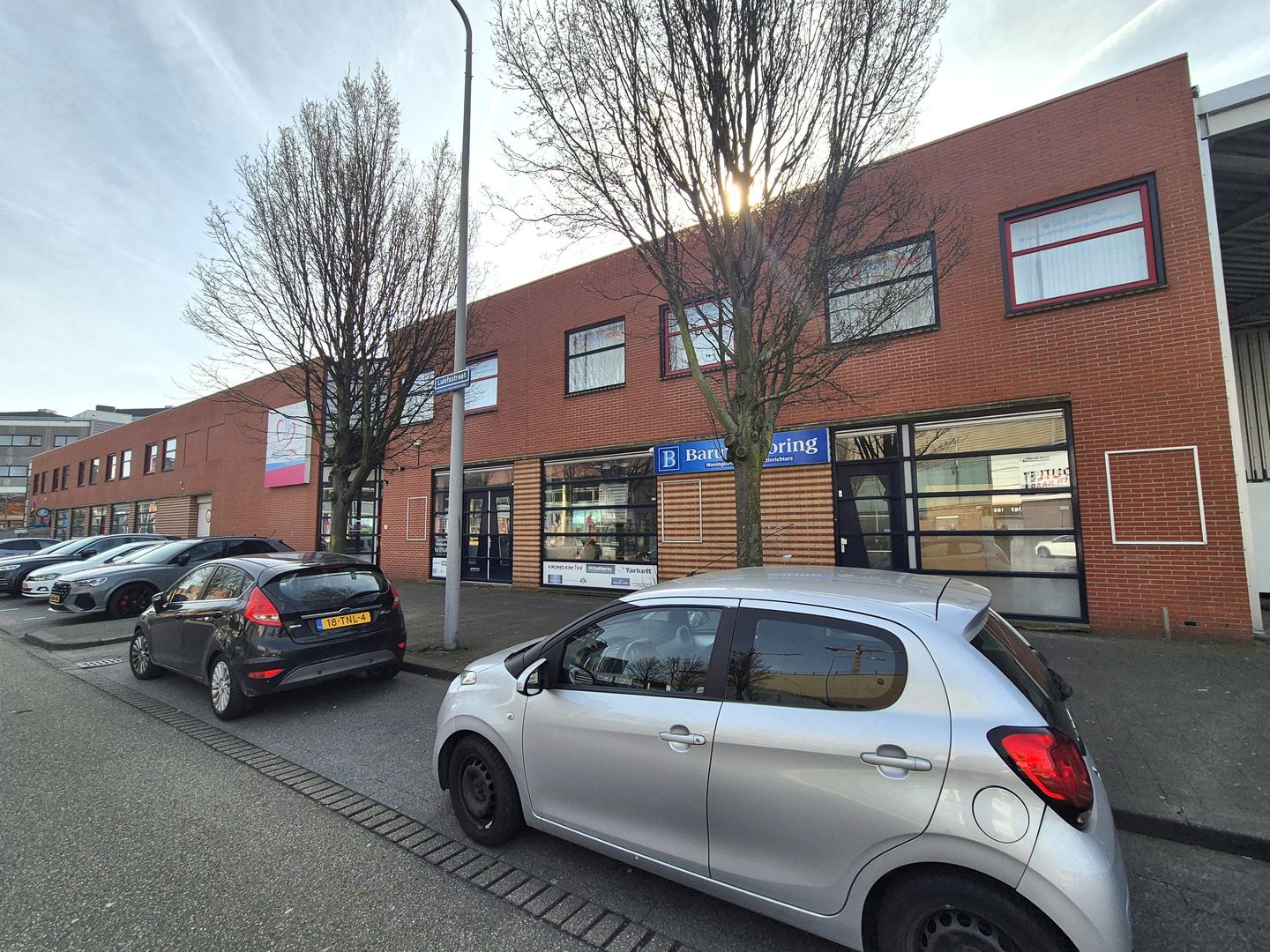 Bekijk foto 2 van Lulofsstraat 25