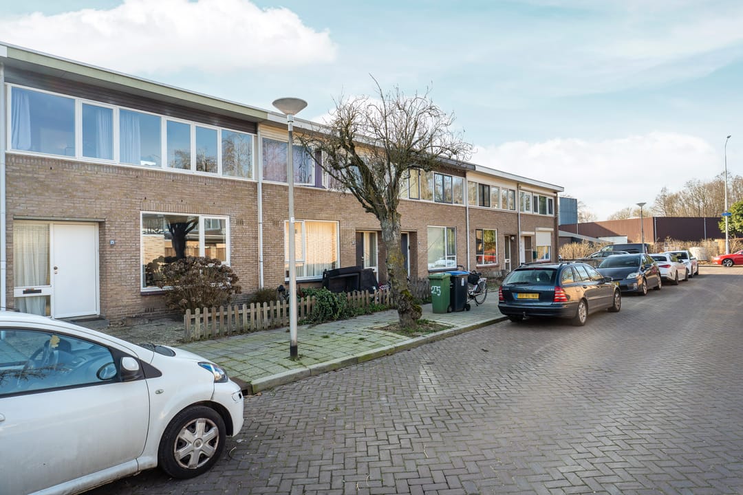 Spacious and practical family home with 4 bedrooms in green Nijmegen Hatert location — 37