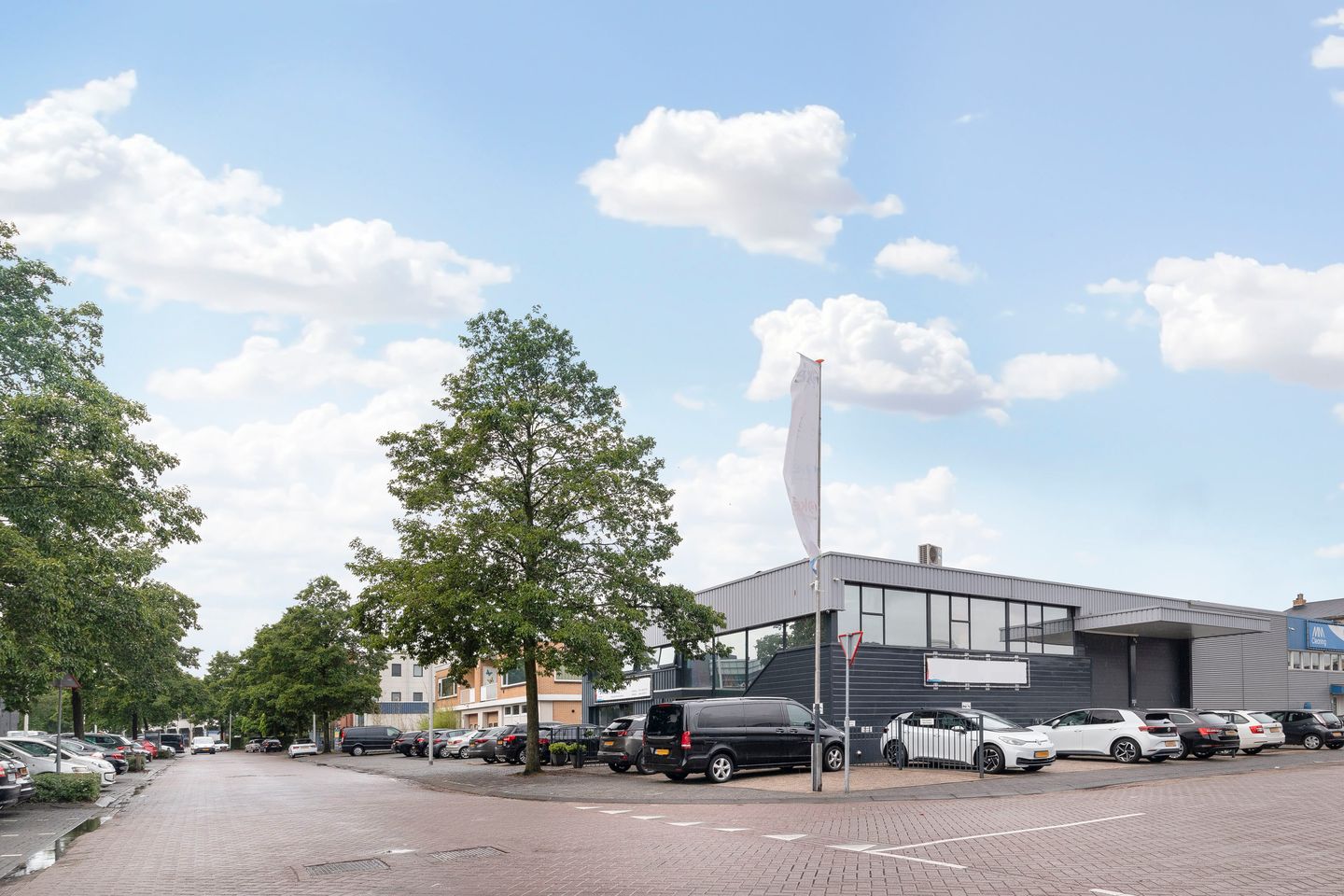 Bekijk foto 2 van Verrijn Stuartweg 31