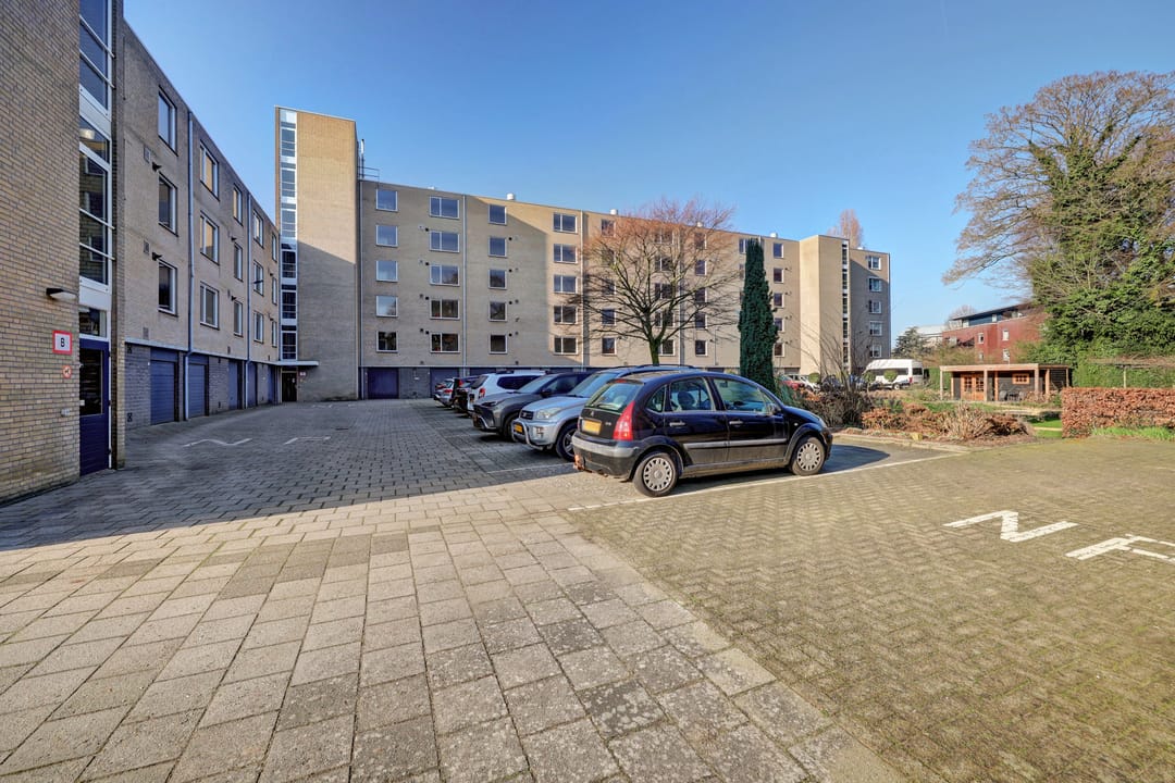 Modern apartment with balcony in the center of Dongen — 37
