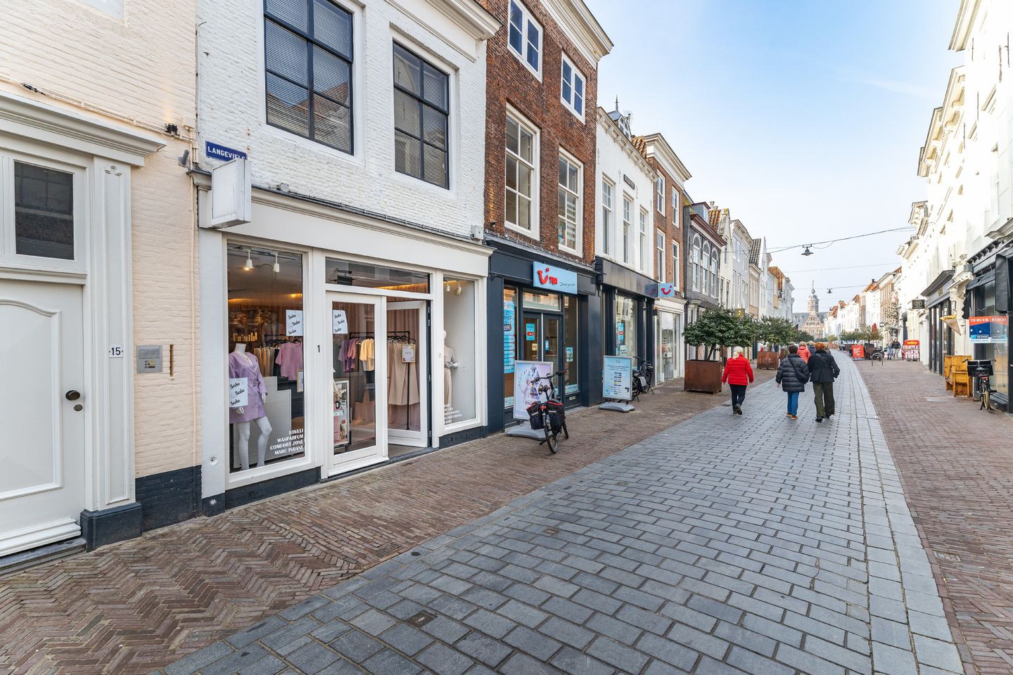 View photo 3 of Langeviele 1