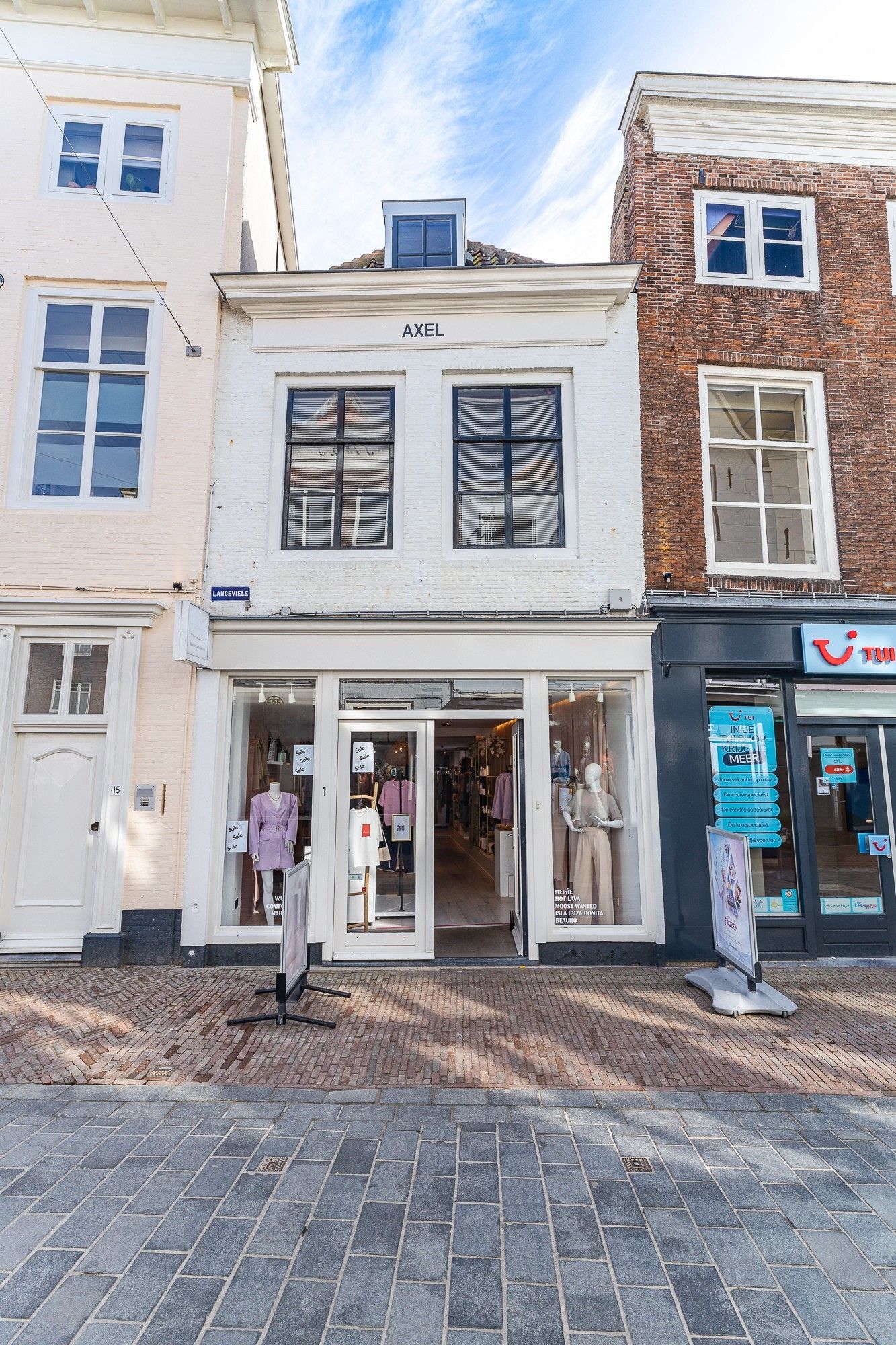 View photo 2 of Langeviele 1