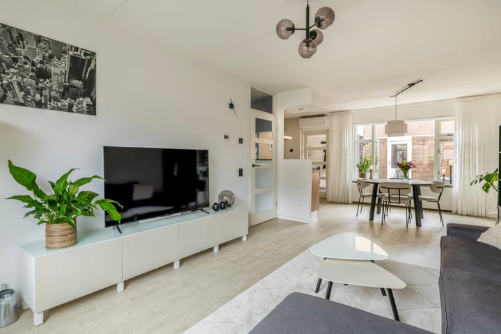 Photo 3 of Voergang 85