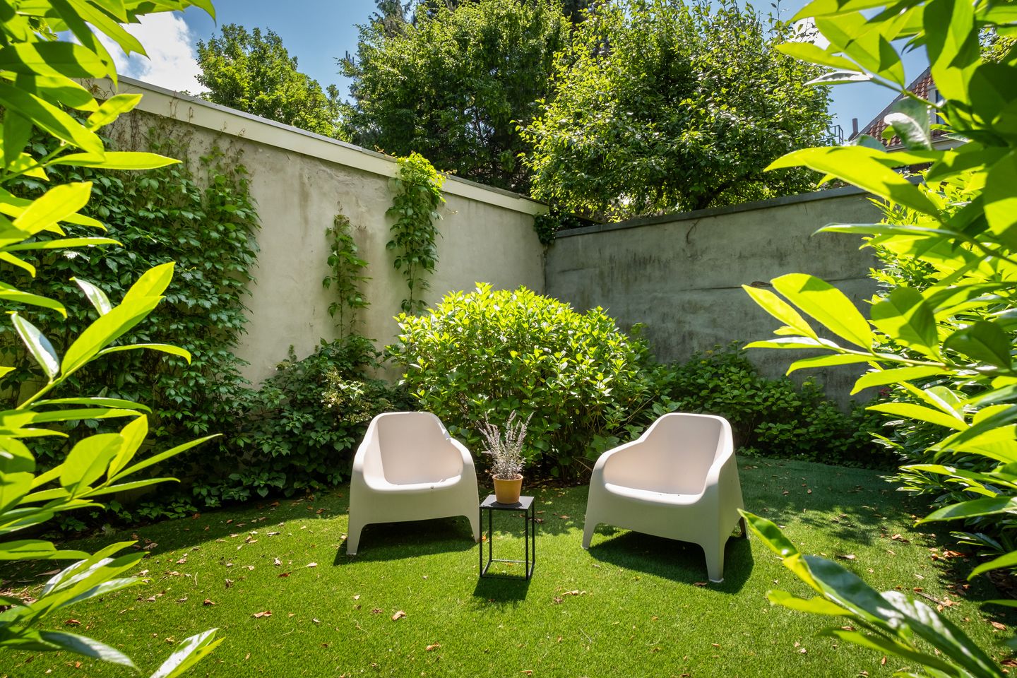 Stylish Ground Floor Apartment with Private Garden and Parking in Museum Quarter — 42
