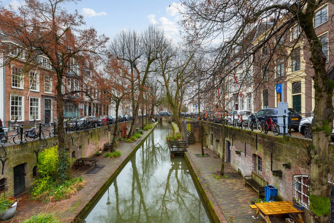 Stylish Ground Floor Apartment with Private Garden and Parking in Museum Quarter — 55