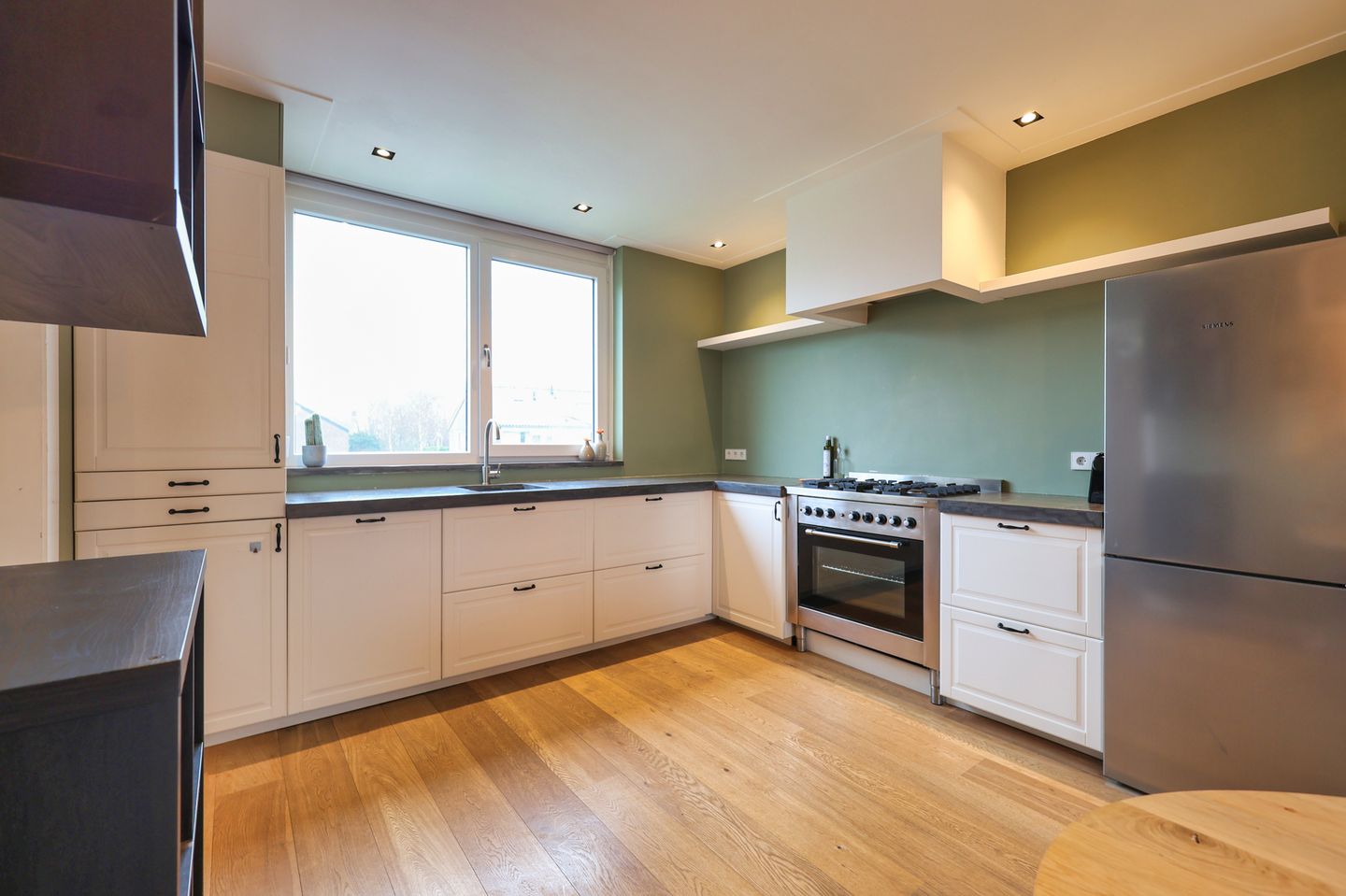 Foto 14 van Van Blaaderenweg 15-A