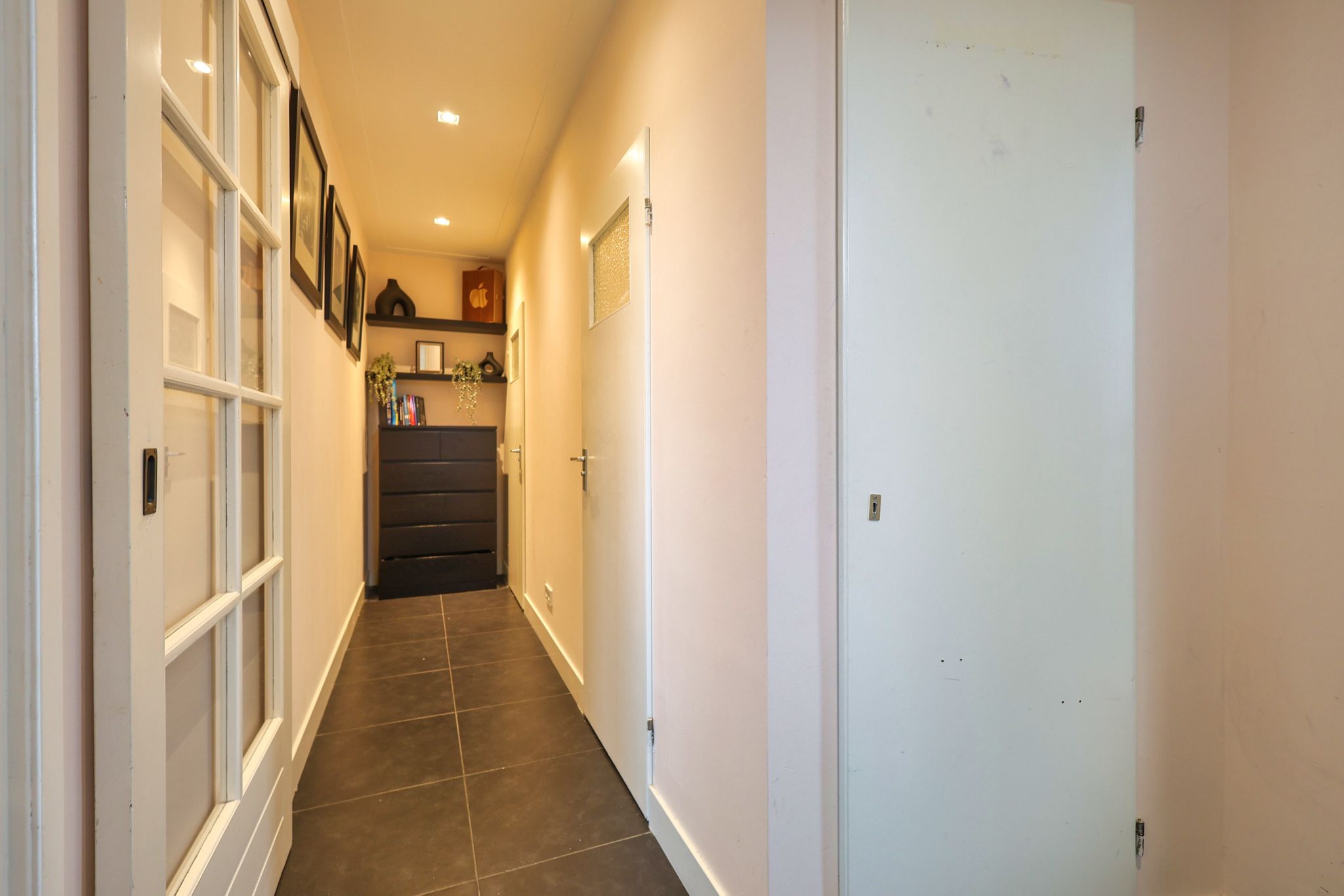 Foto 15 van Van Blaaderenweg 15-A