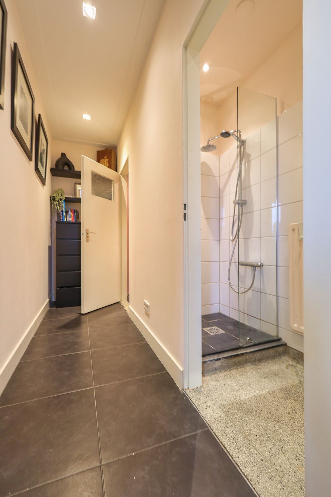 Foto 16 van Van Blaaderenweg 15-A