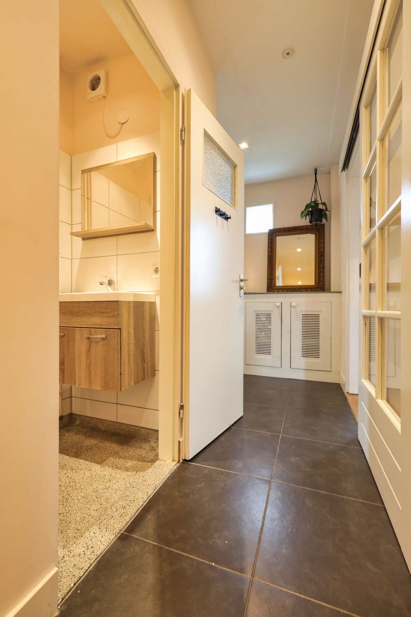 Foto 18 van Van Blaaderenweg 15-A