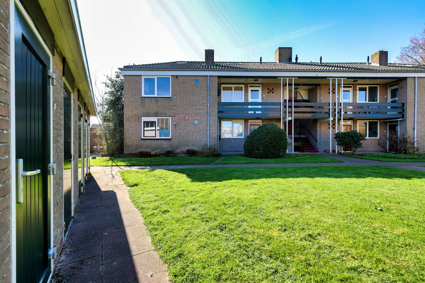 Foto 20 van Van Blaaderenweg 15-A