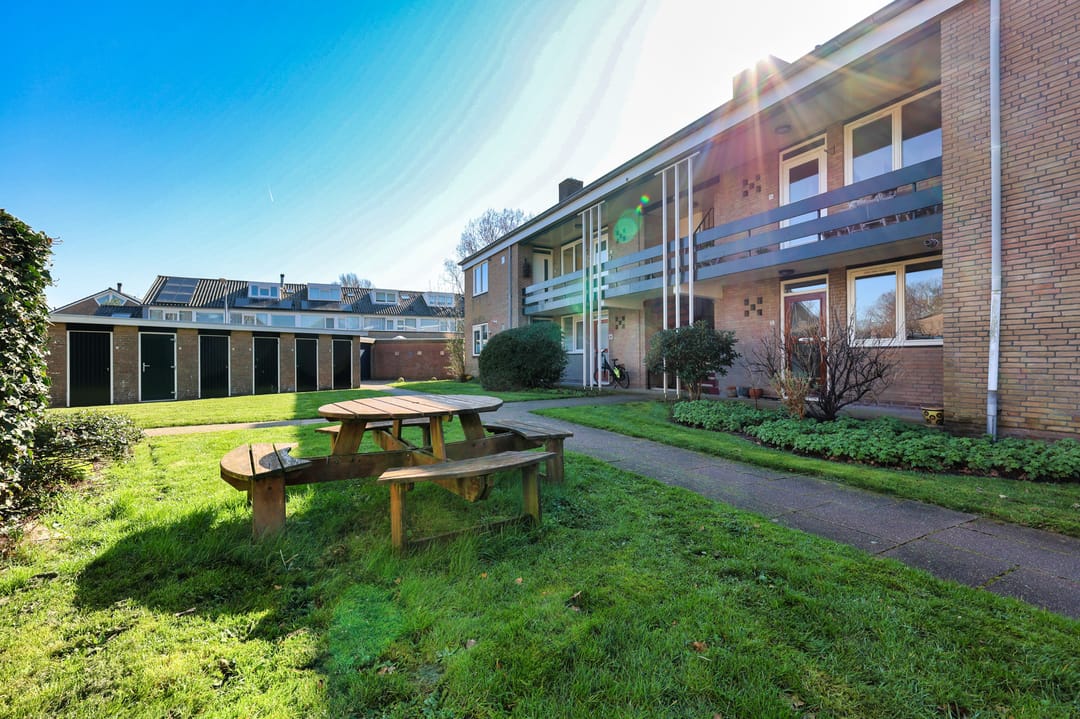 Foto 22 van Van Blaaderenweg 15-A