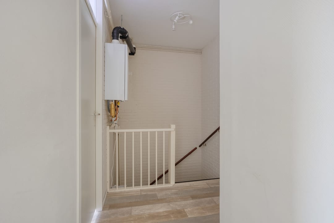 Spacious family home with potential, conservatory and west-facing garden in Lelystad — 18