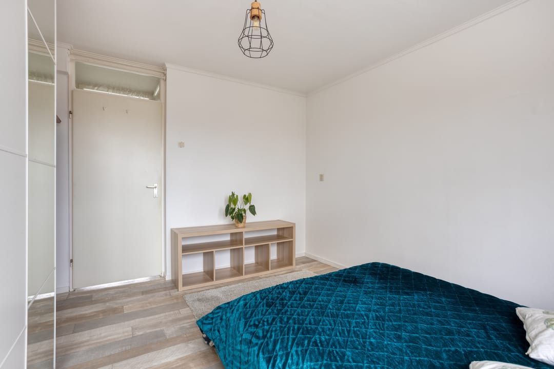 Spacious family home with potential, conservatory and west-facing garden in Lelystad — 21