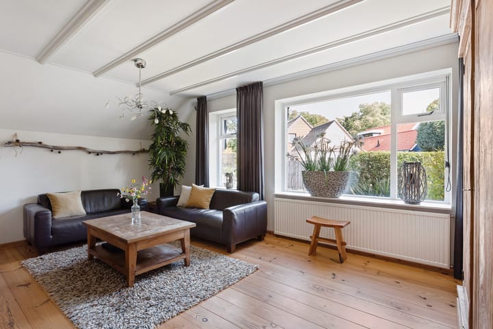 Photo 4 of Emmastraat 9