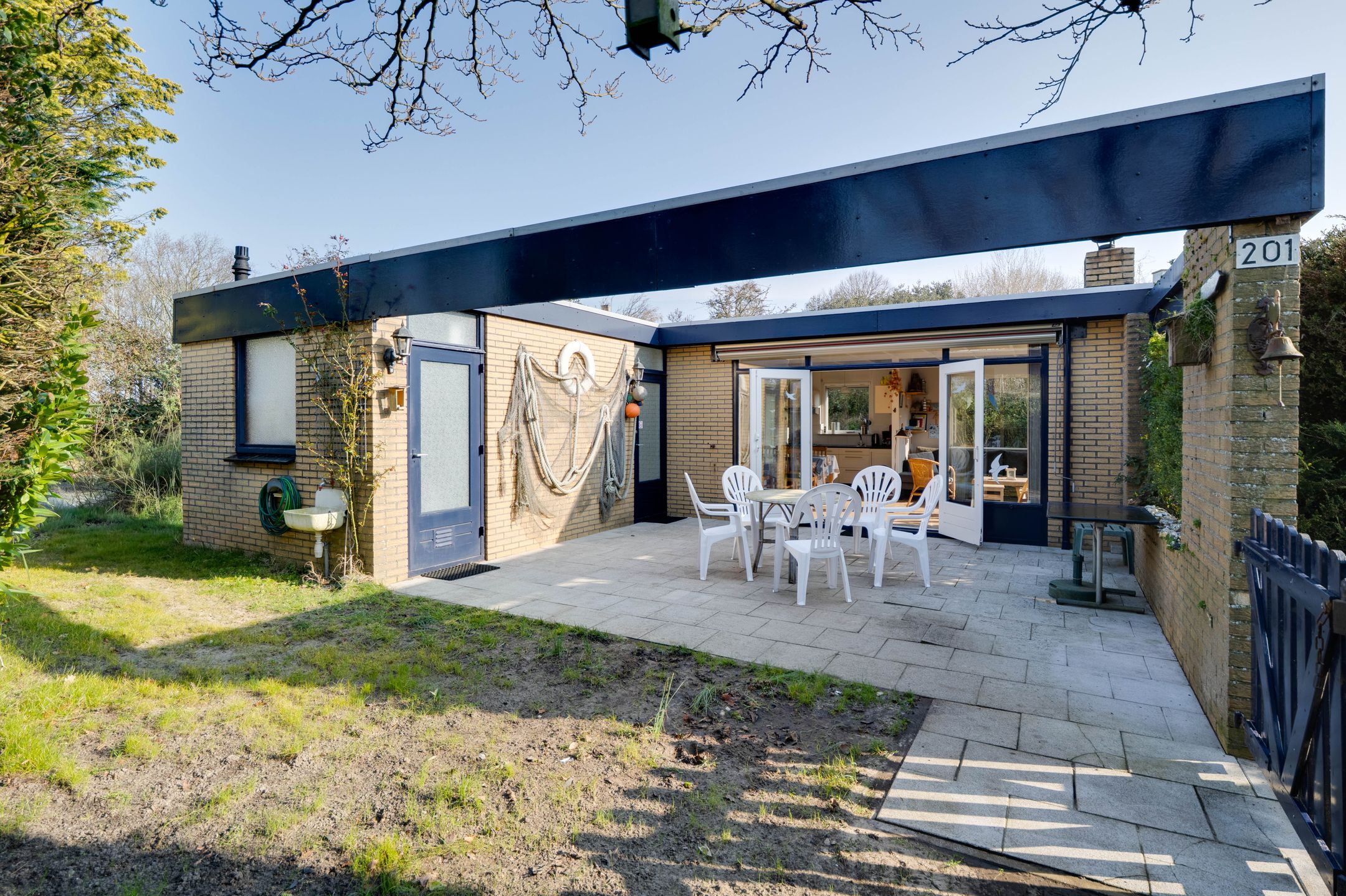 2-bedroom freehold villa in Ouddorp — photo 1 of 5