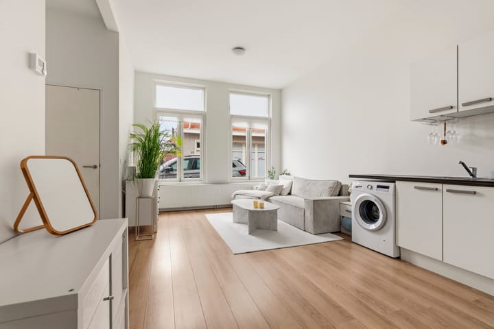 Photo 2 of Esschilderstraat 26