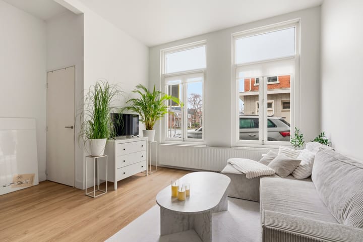 Photo 4 of Esschilderstraat 26