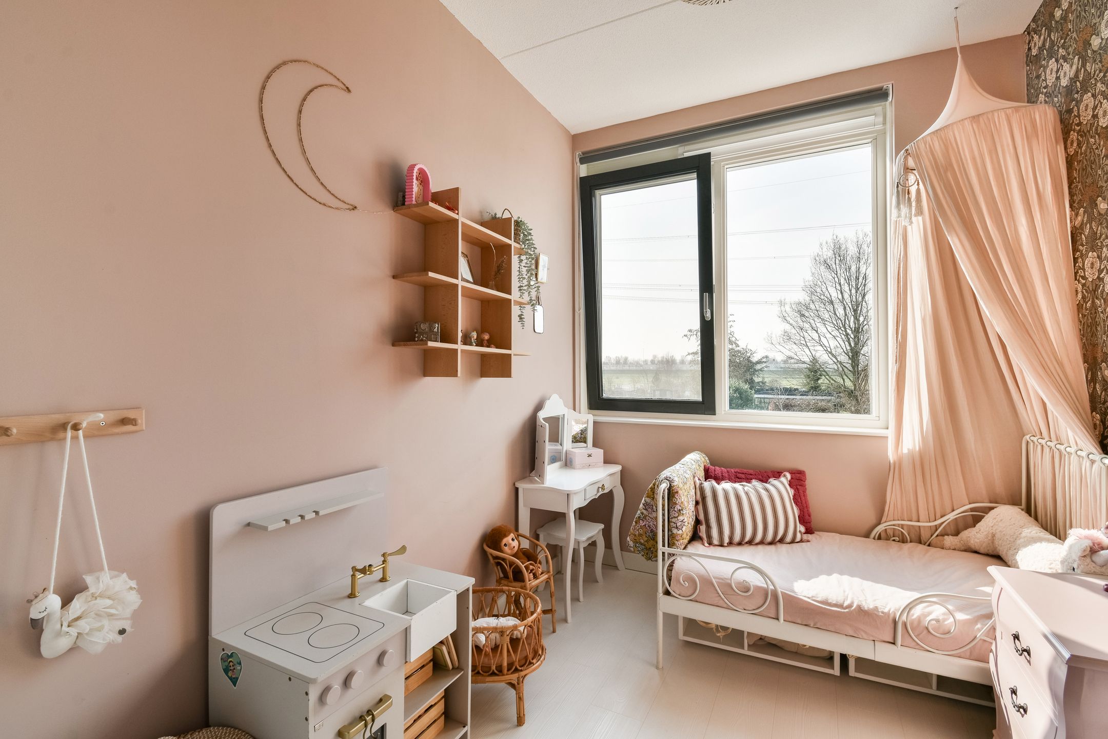 Photo 24 of Zuiderzeelaan 105