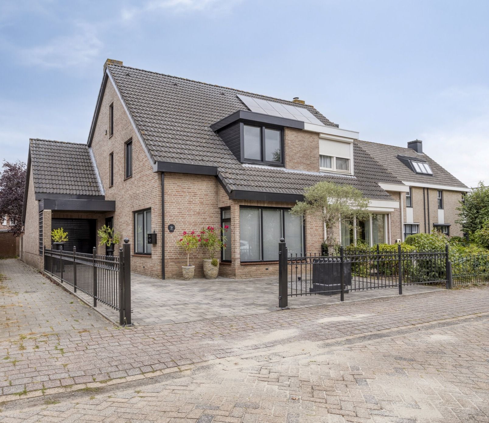Buying a house in The Netherlands., M. Siegenbeekstraat 4