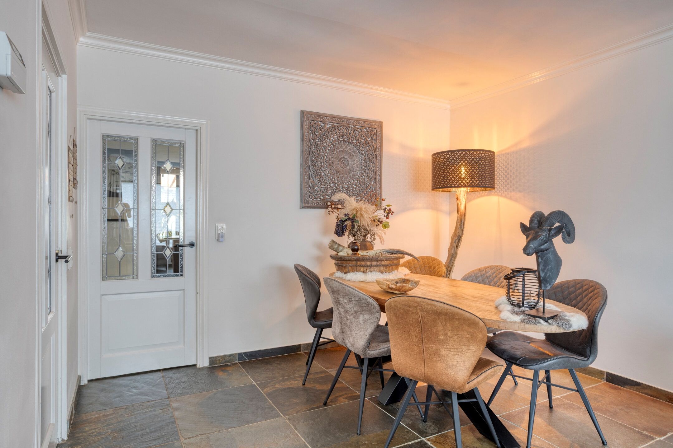 Spacious and Luxury Living with approximately 200 m² of Space and 5 Bedrooms — 12