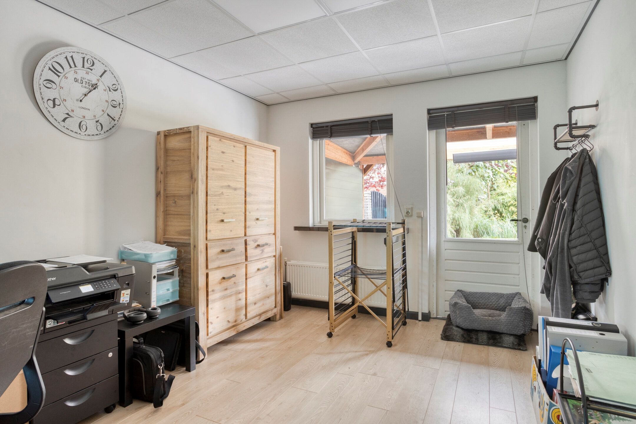 Spacious and Luxury Living with approximately 200 m² of Space and 5 Bedrooms — 22