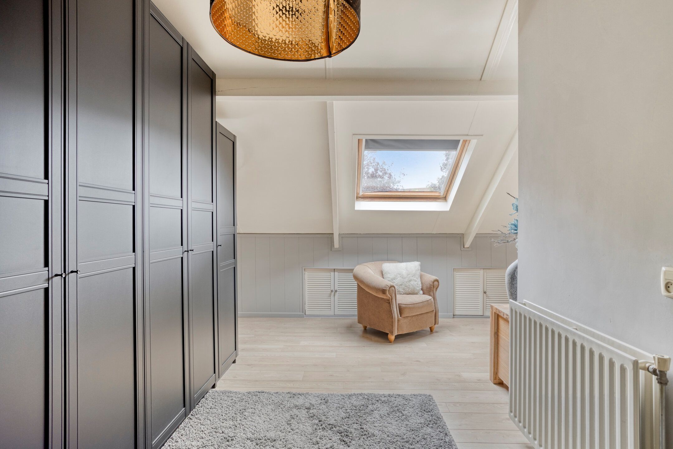 Spacious and Luxury Living with approximately 200 m² of Space and 5 Bedrooms — 36