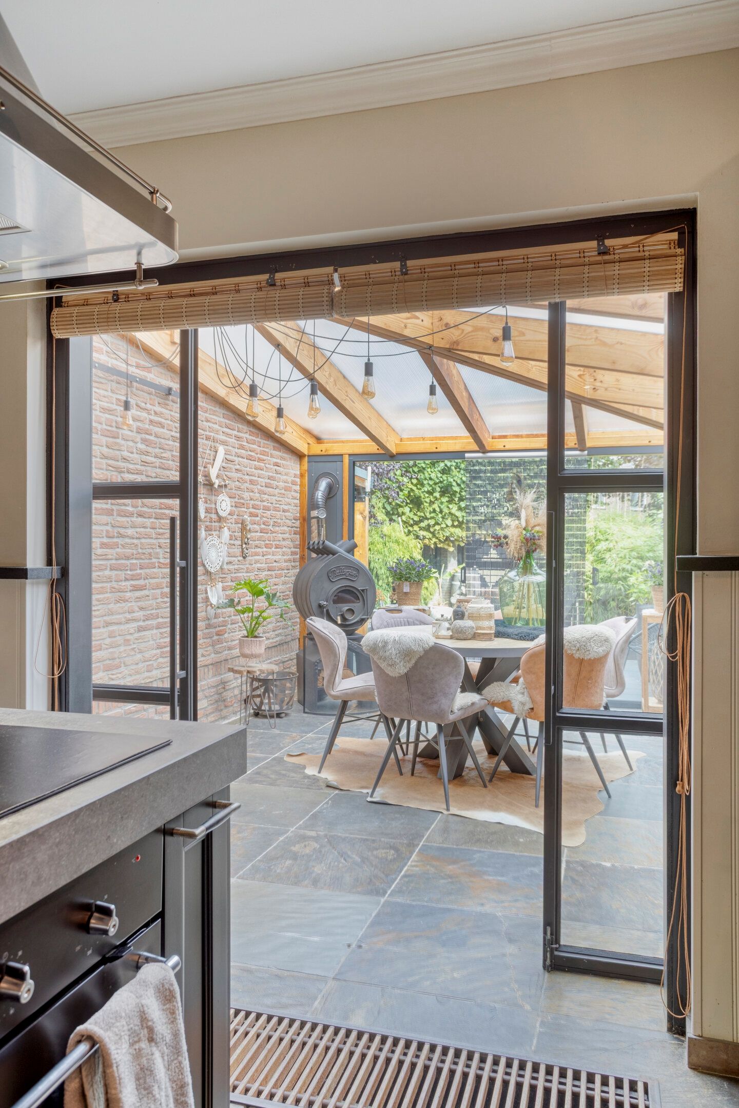 Spacious and Luxury Living with approximately 200 m² of Space and 5 Bedrooms — 18