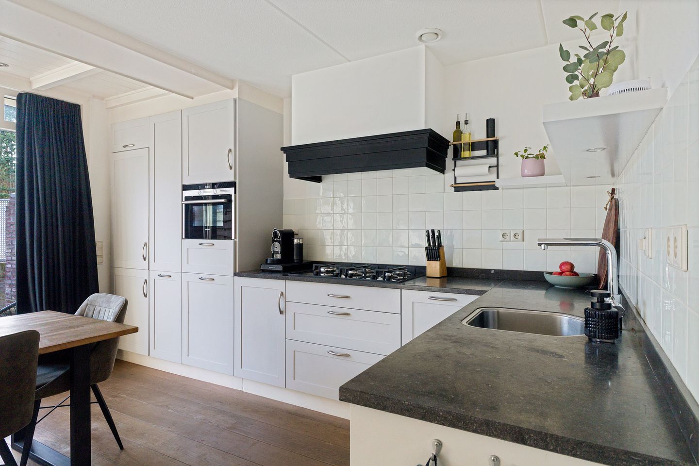 Charming corner house with 4 bedrooms and detached garage in quiet Hoorn neighborhood — 12