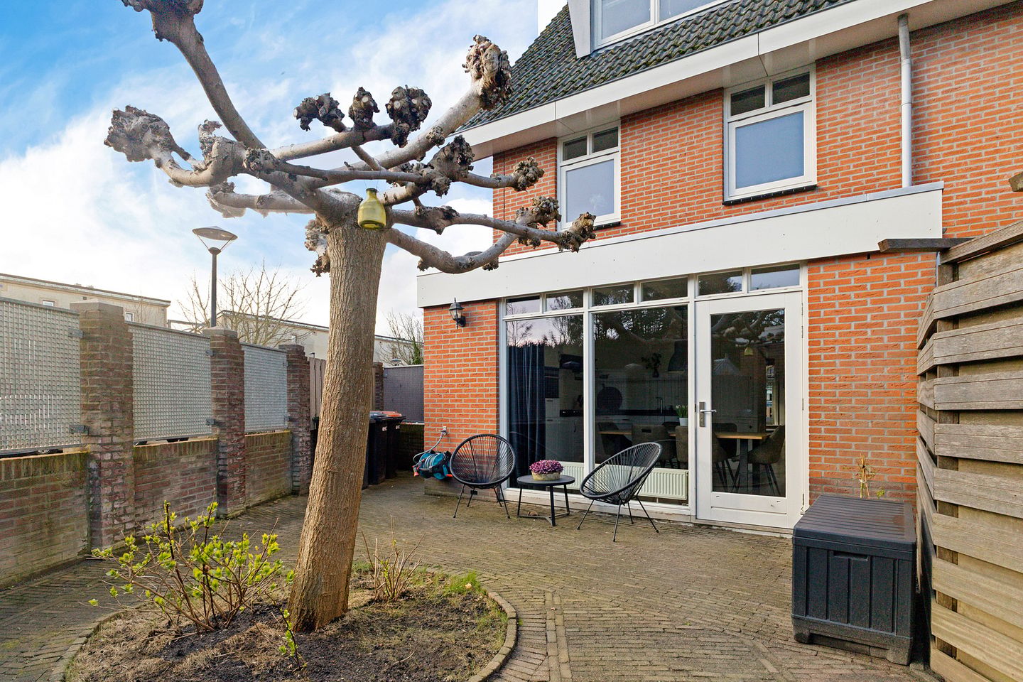 Charming corner house with 4 bedrooms and detached garage in quiet Hoorn neighborhood — 17