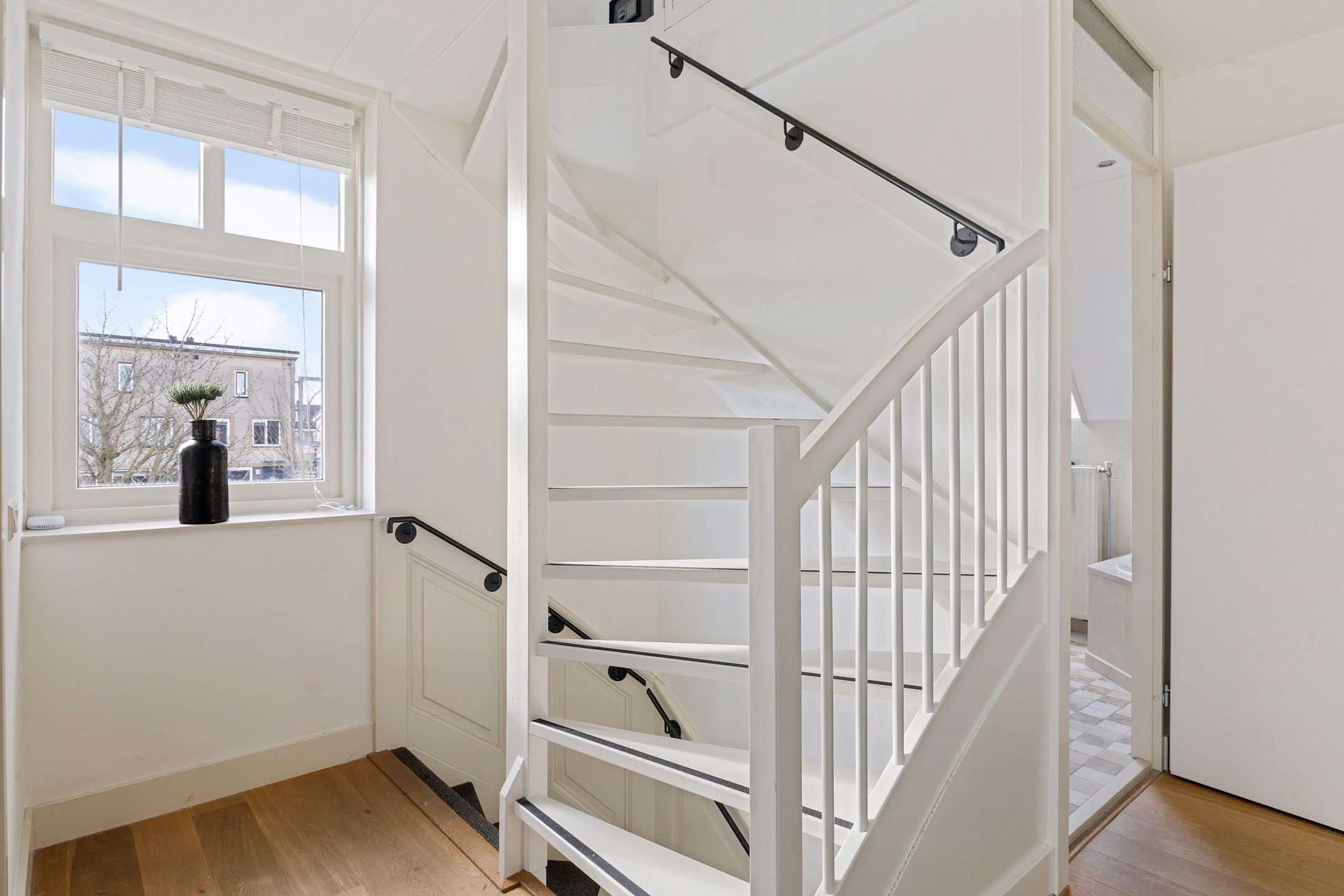 Charming corner house with 4 bedrooms and detached garage in quiet Hoorn neighborhood — 19