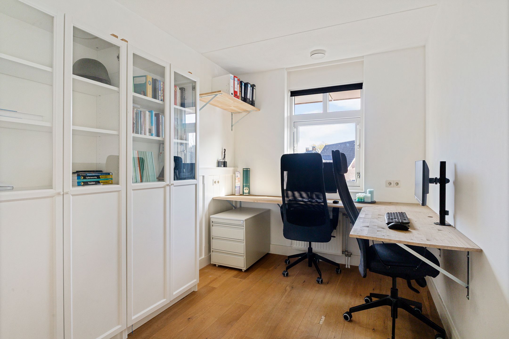 Charming corner house with 4 bedrooms and detached garage in quiet Hoorn neighborhood — 21