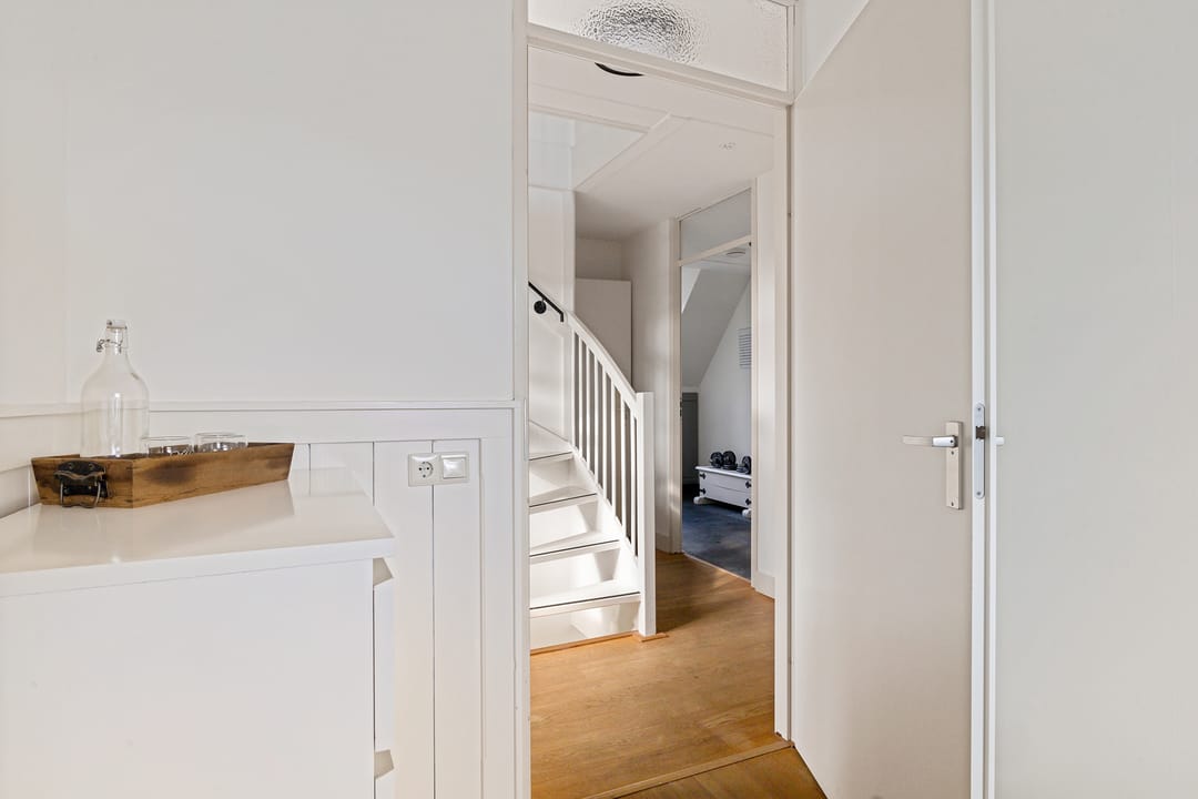 Charming corner house with 4 bedrooms and detached garage in quiet Hoorn neighborhood — 20