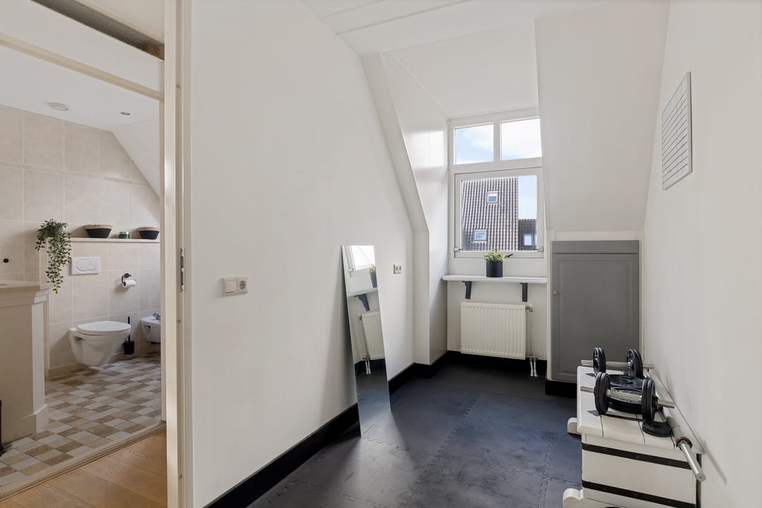 Charming corner house with 4 bedrooms and detached garage in quiet Hoorn neighborhood — 22