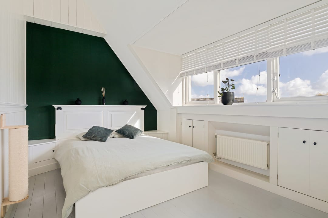 Charming corner house with 4 bedrooms and detached garage in quiet Hoorn neighborhood — 28