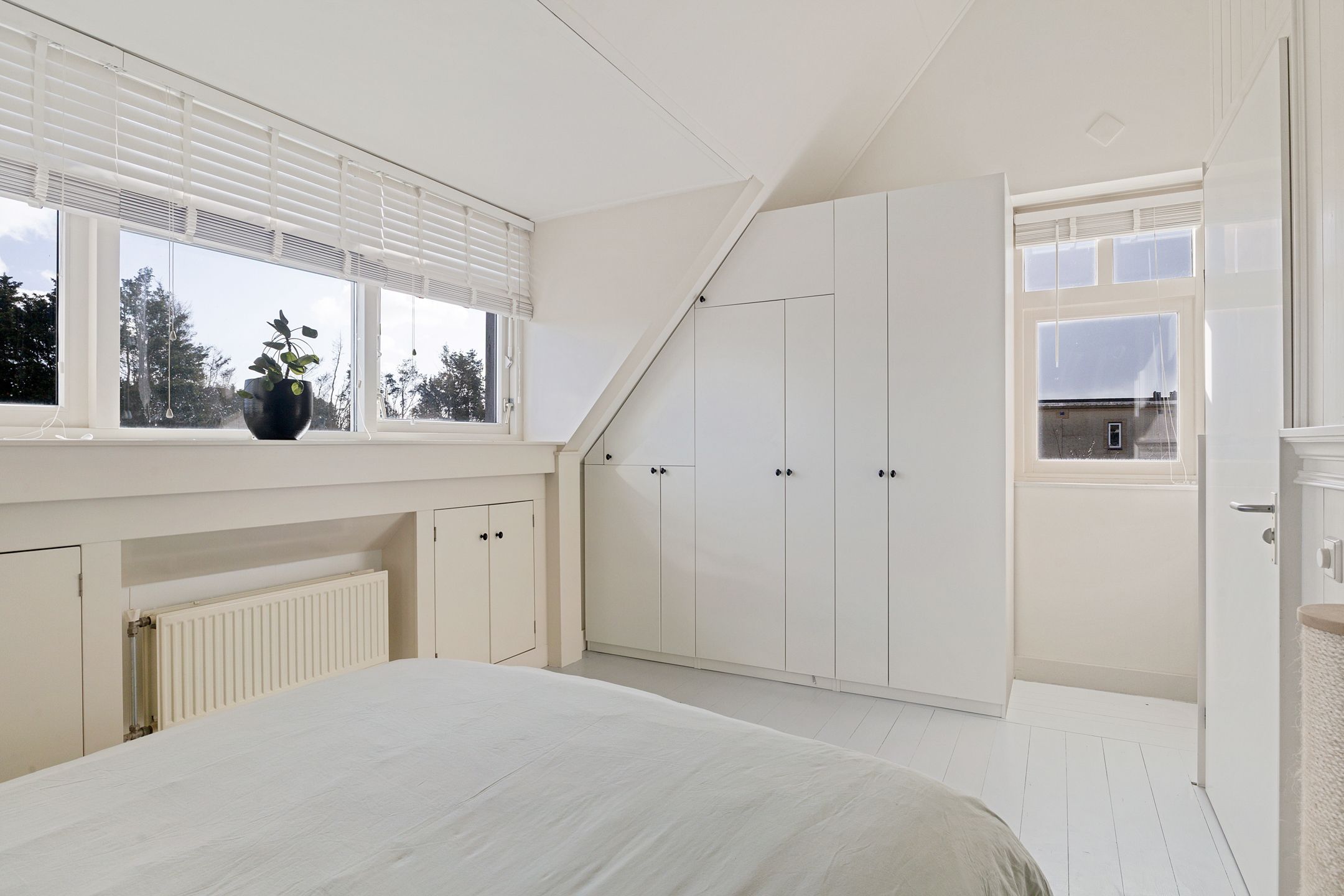 Charming corner house with 4 bedrooms and detached garage in quiet Hoorn neighborhood — 29
