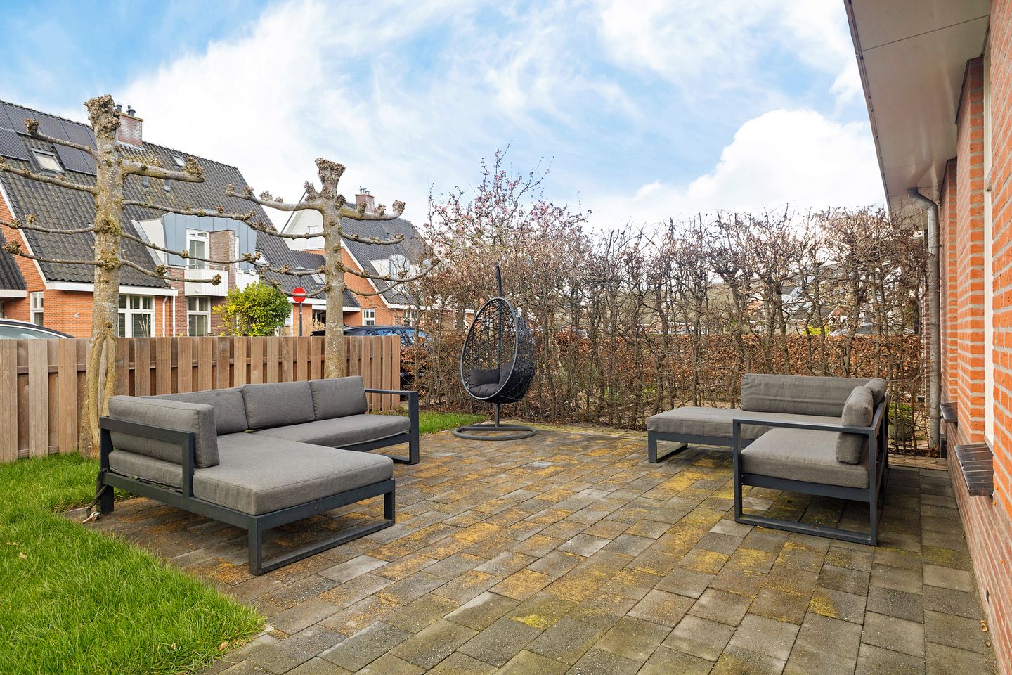 Charming corner house with 4 bedrooms and detached garage in quiet Hoorn neighborhood — 31