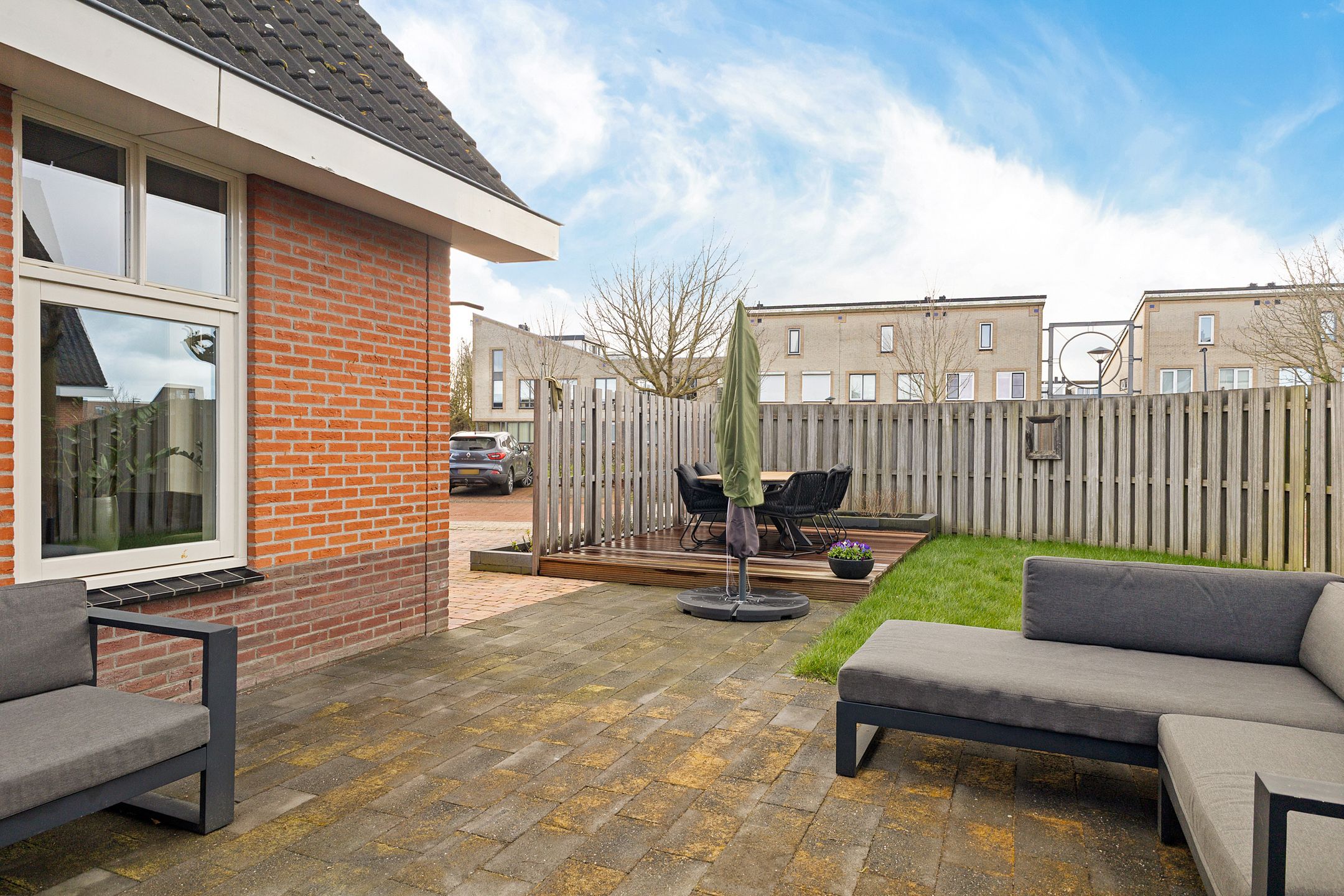 Charming corner house with 4 bedrooms and detached garage in quiet Hoorn neighborhood — 32