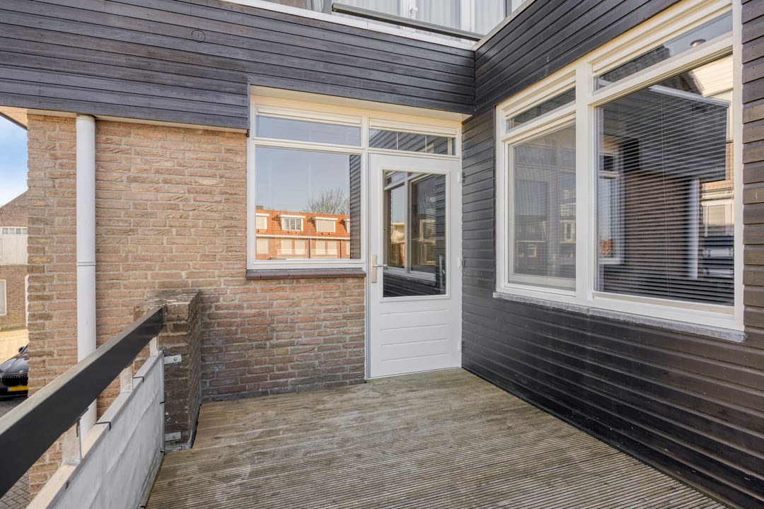 Modern Move-in Ready Apartment with Terrace and Optional Garage in Hardinxveld-Giessendam — 28