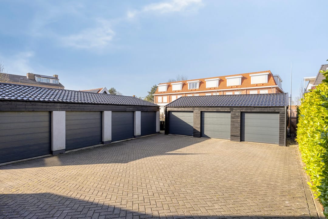 Modern Move-in Ready Apartment with Terrace and Optional Garage in Hardinxveld-Giessendam — 32