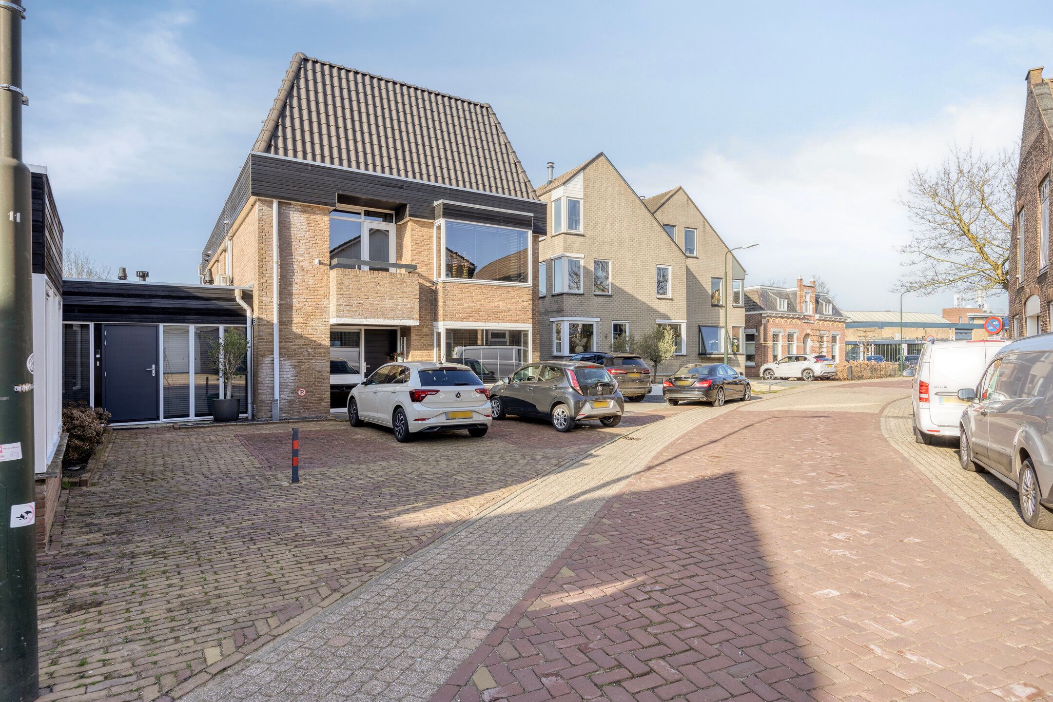 Modern Move-in Ready Apartment with Terrace and Optional Garage in Hardinxveld-Giessendam — 39