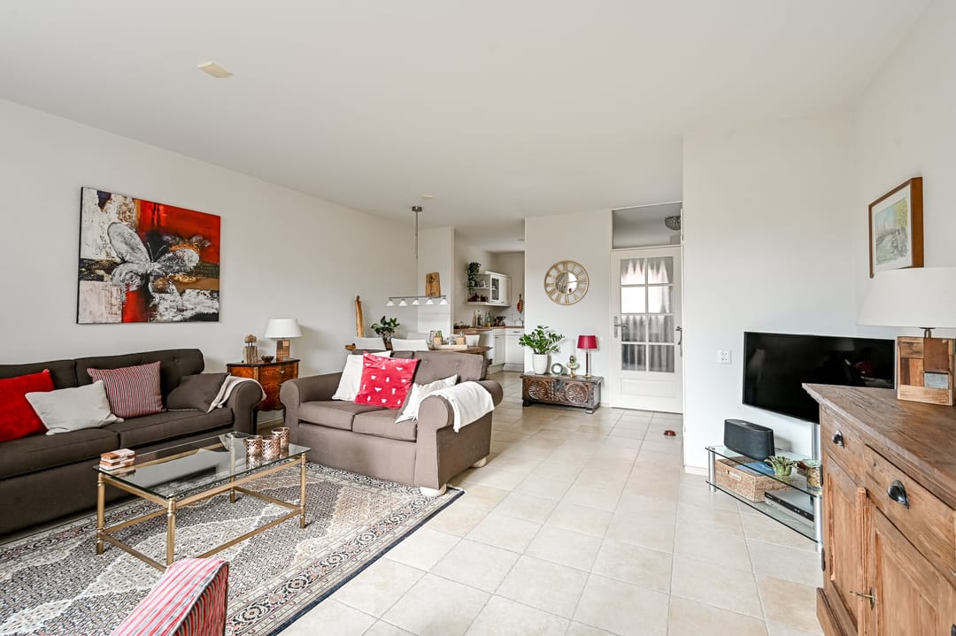 Spacious family home with 4 bedrooms and sunny south facing garden in Rhoon — 19