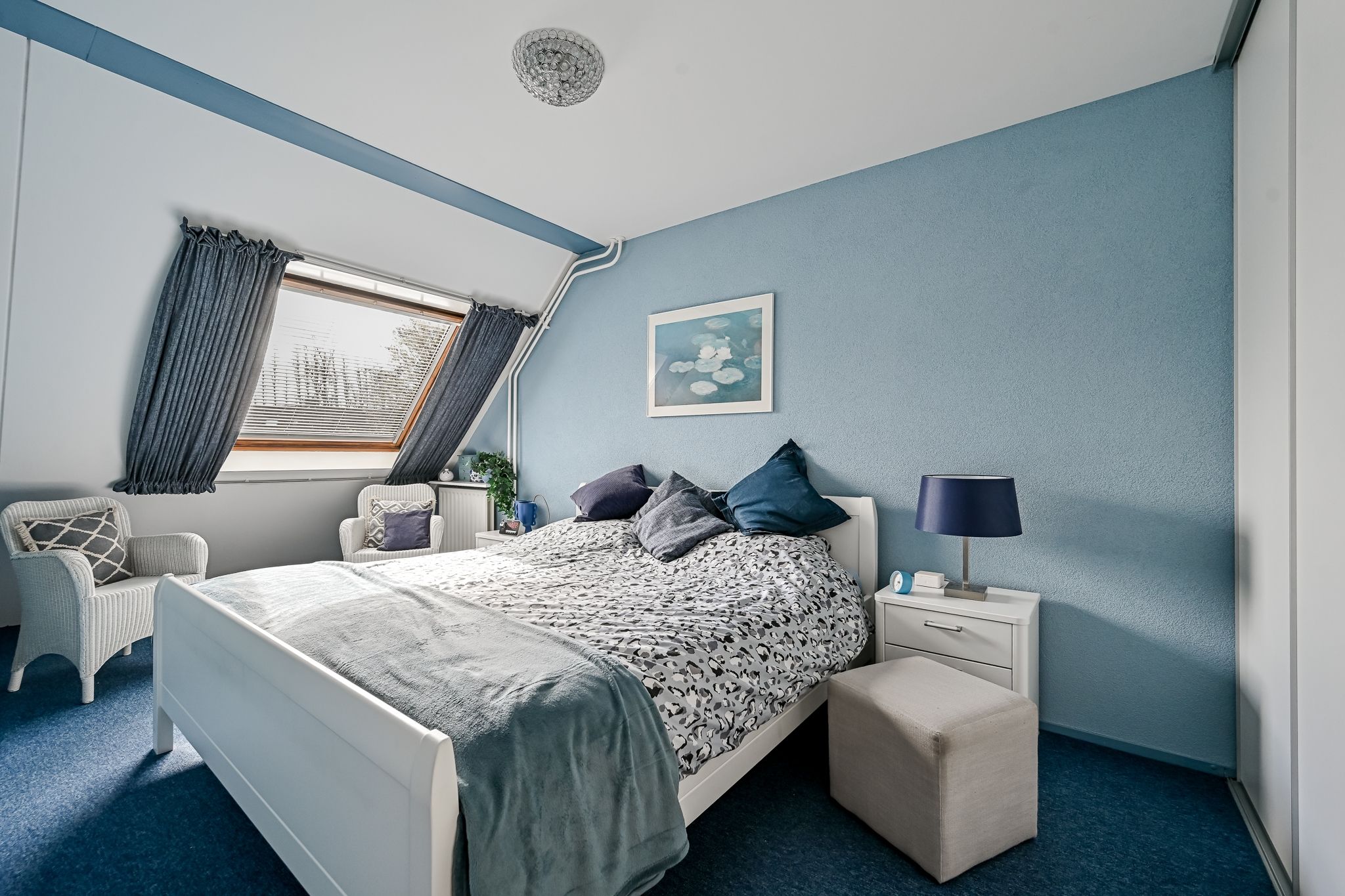 Spacious family home with 4 bedrooms and sunny south facing garden in Rhoon — 32