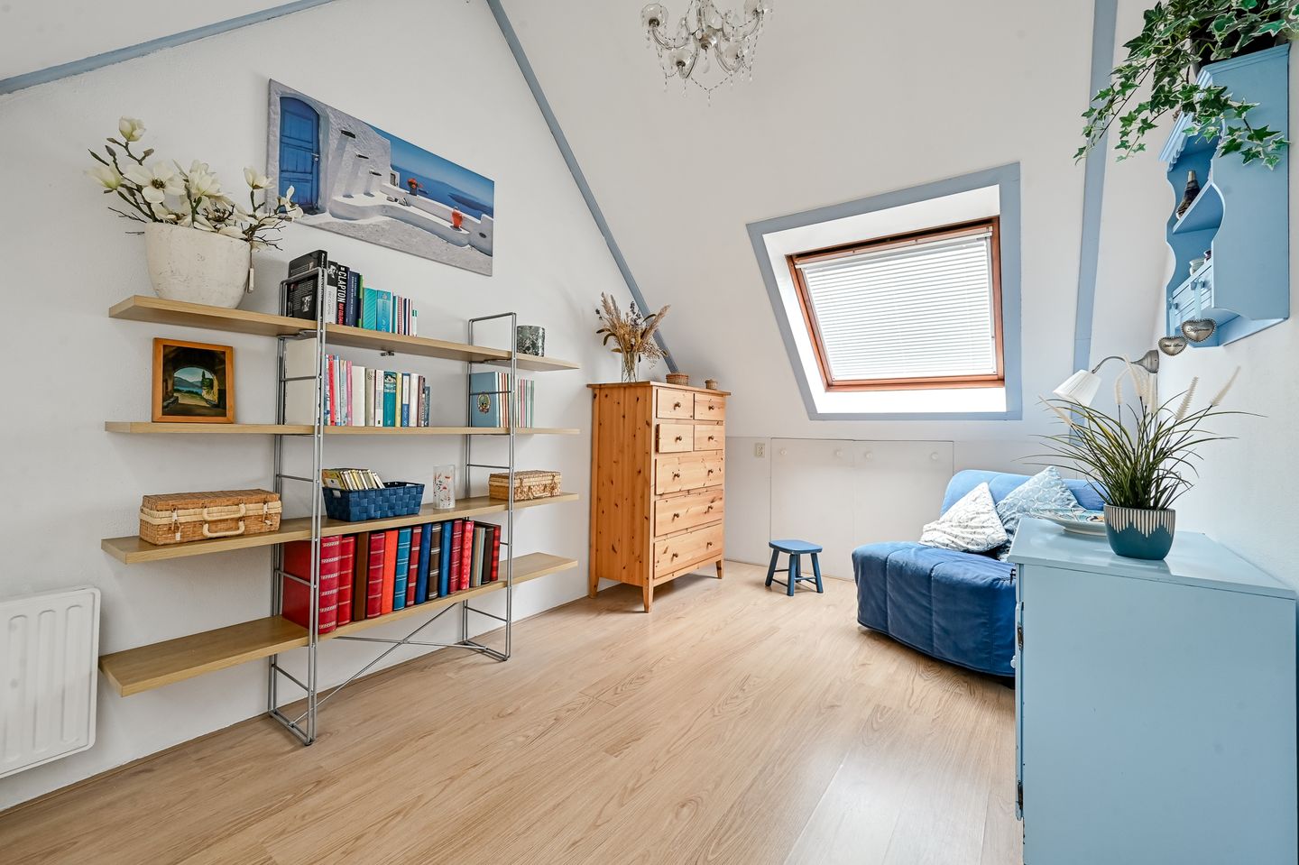 Spacious family home with 4 bedrooms and sunny south facing garden in Rhoon — 39
