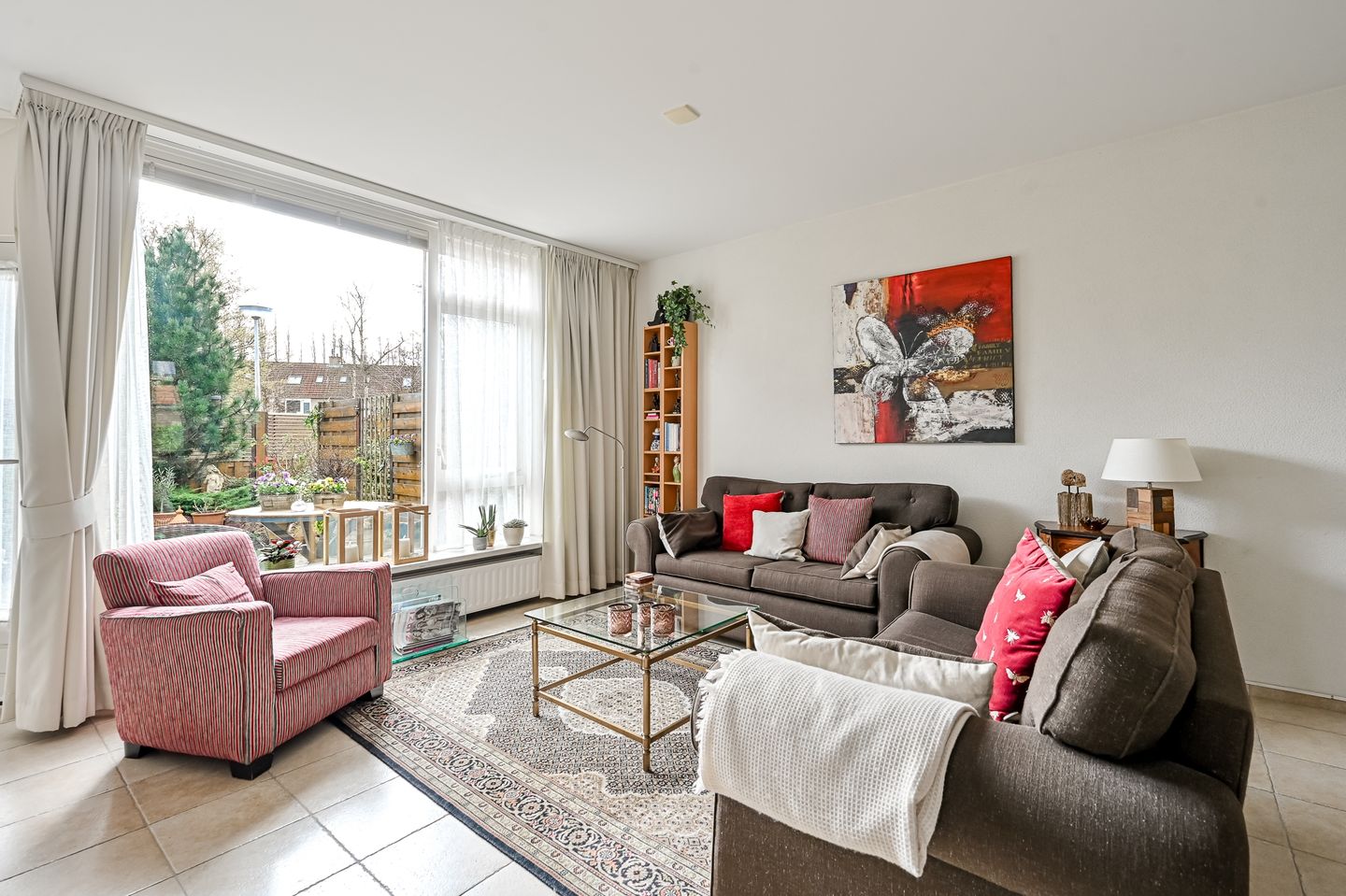 Spacious family home with 4 bedrooms and sunny south facing garden in Rhoon — 15