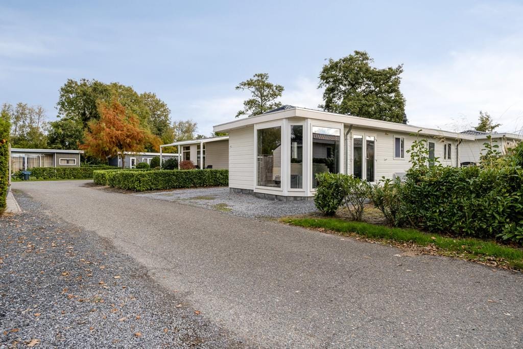 2-bedroom freehold villa in Dordrecht — photo 1 of 5