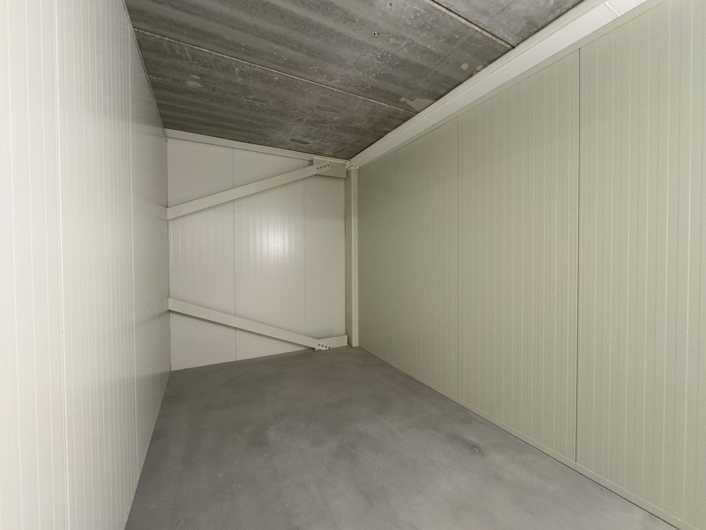 View photo 4 of Steur 176